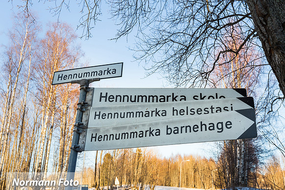 Hennummarka skilt